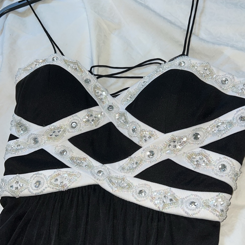 Need a Prom dress? Size 5 black dress - Picture 7 of 8